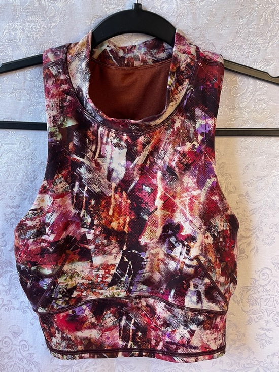 lululemon athletica Tops - NWOT LuLuLemon Sleeveless High-Neck Abstract Print Crop Top.  Size 4.